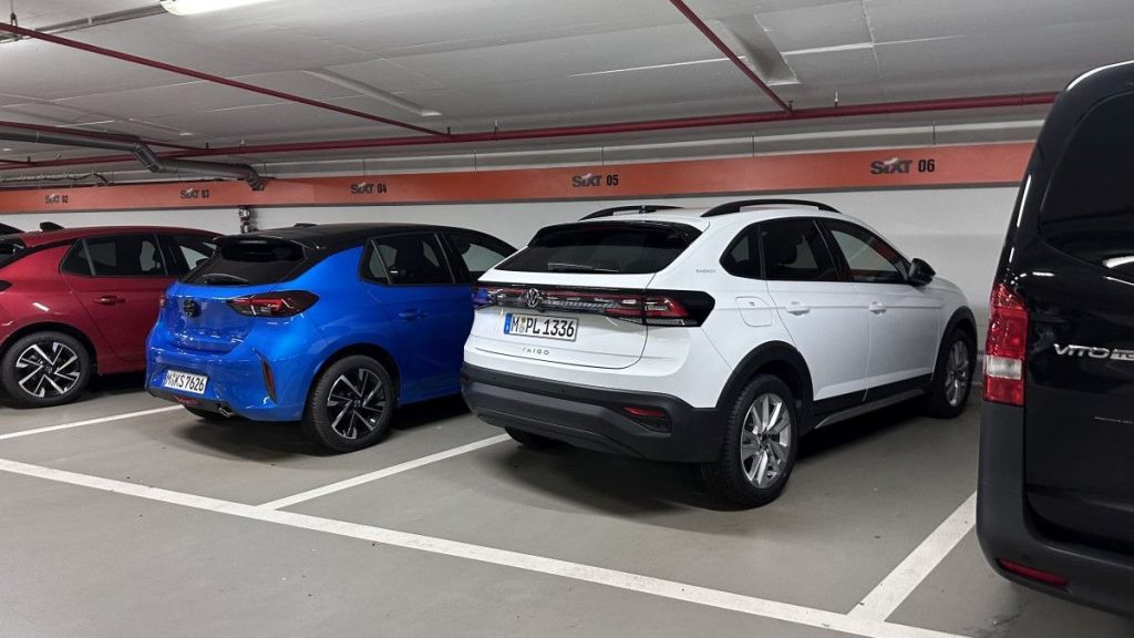 VW Taigo kompakter SUV der Sixt CFAR Mietwagenklasse